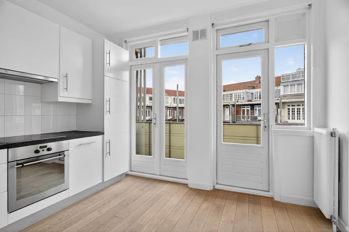 Photo 3 of Sassenheimstraat 59-3