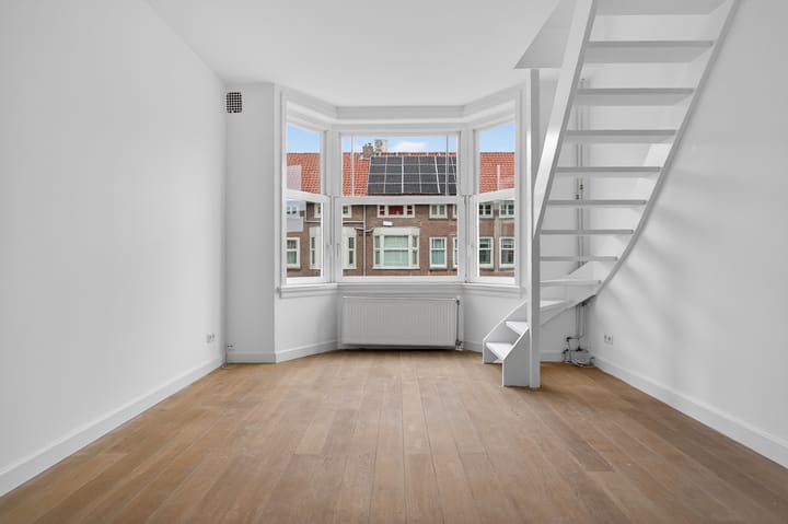 Photo 2 of Sassenheimstraat 59-3