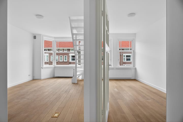 Photo 4 of Sassenheimstraat 59-3