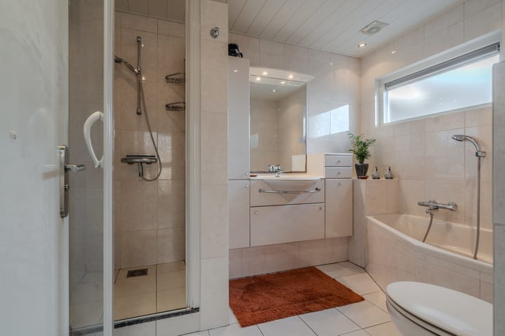 Foto 43 van Farmsumerweg 58