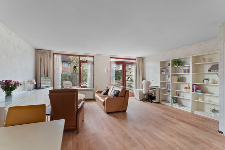 Photo 12 of Simon van Collemstraat 56