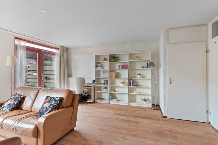 Photo 15 of Simon van Collemstraat 56