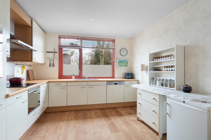 Photo 22 of Simon van Collemstraat 56