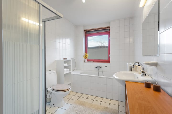 Photo 33 of Simon van Collemstraat 56