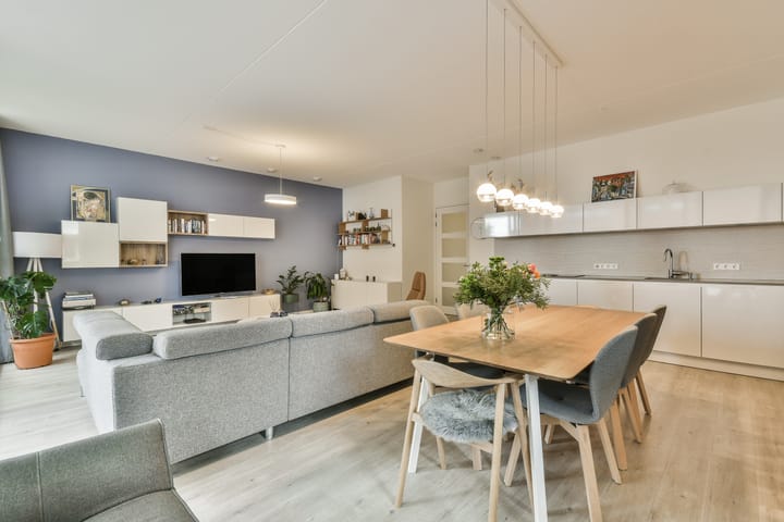 Photo 6 of Peter Schatstraat 85