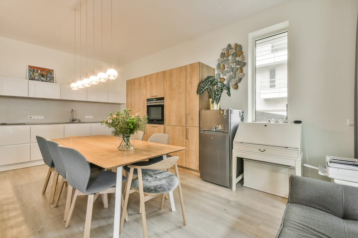 Photo 7 of Peter Schatstraat 85