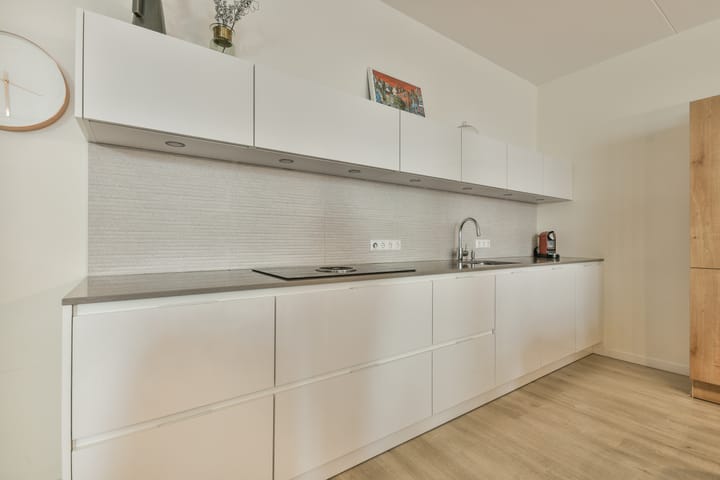 Photo 8 of Peter Schatstraat 85