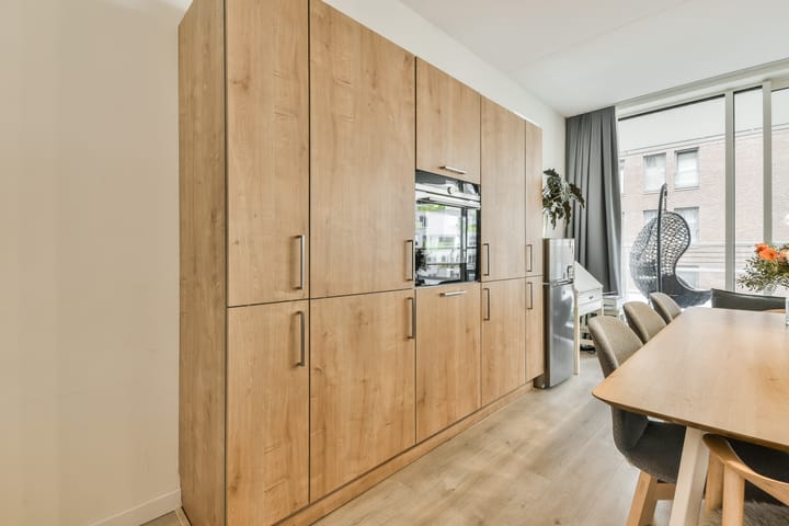 Photo 11 of Peter Schatstraat 85