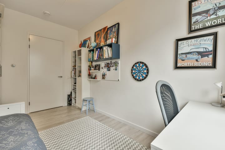 Photo 18 of Peter Schatstraat 85