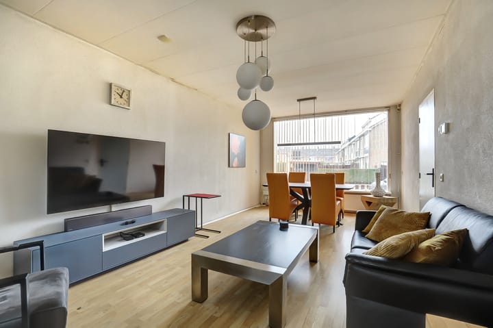 Photo 12 of Bernhard Zweersstraat 63