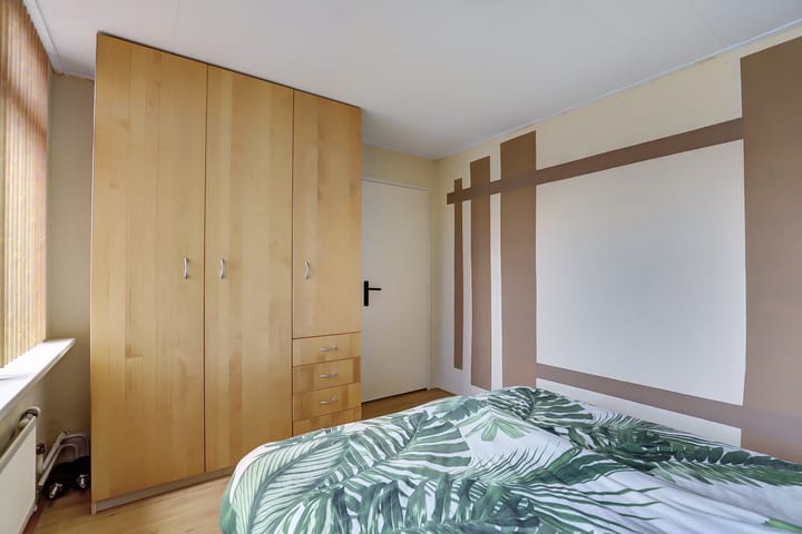 Photo 16 of Bernhard Zweersstraat 63