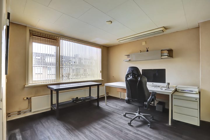 Photo 17 of Bernhard Zweersstraat 63