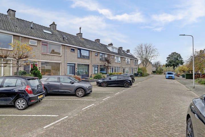 Photo 34 of Bernhard Zweersstraat 63