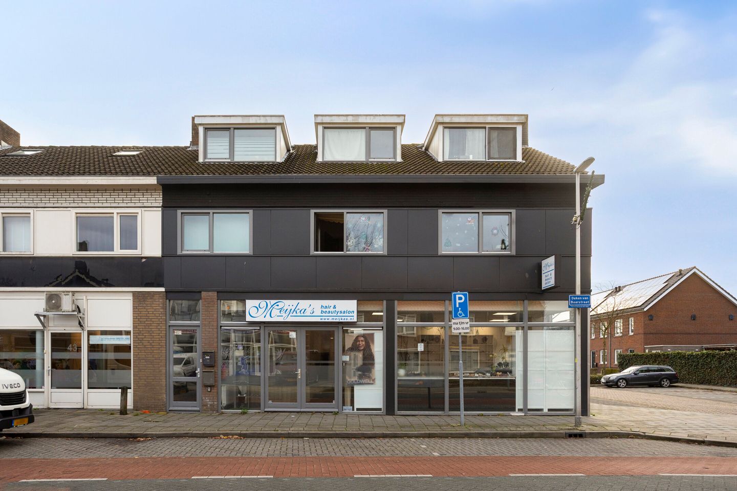 Bekijk foto 2 van Burgemeester van Houtplein 45