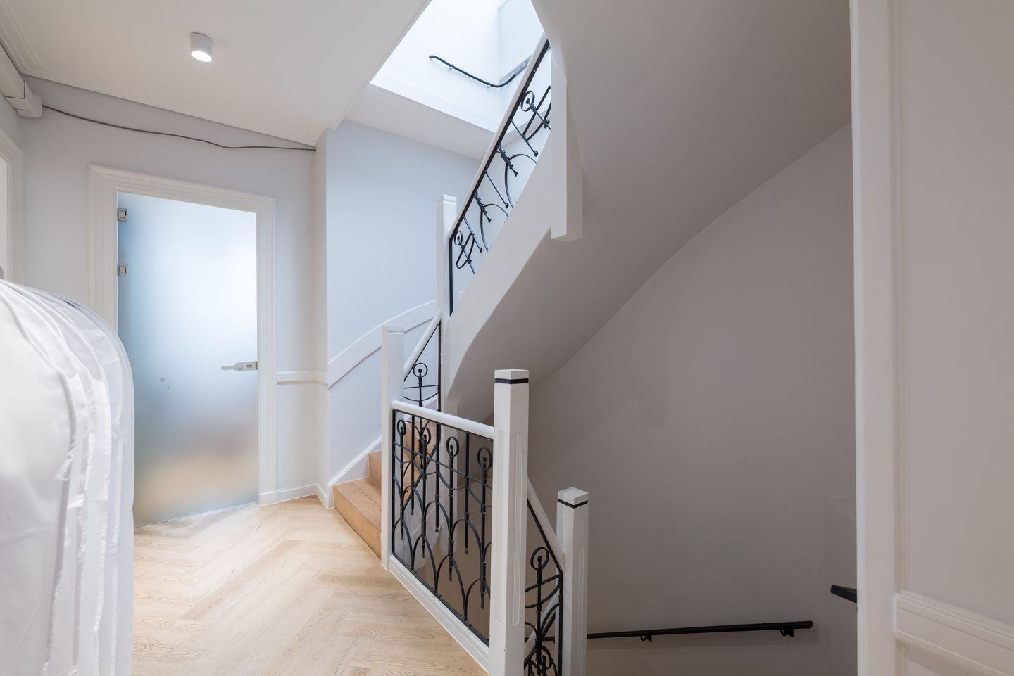 View photo 4 of Heemraadssingel 180