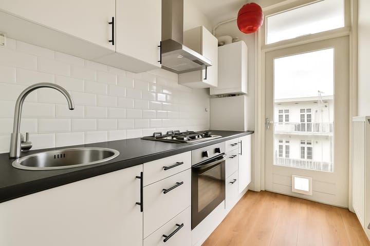 Photo 16 of John Franklinstraat 57-3