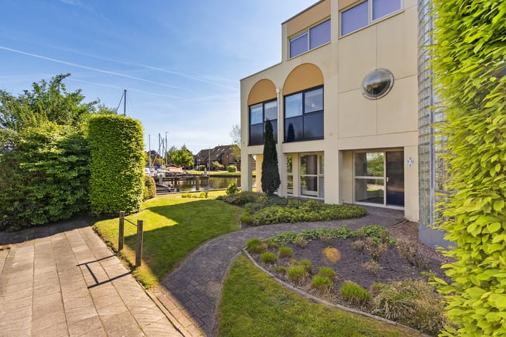 Photo 2 of Koevordermeerstraat 9