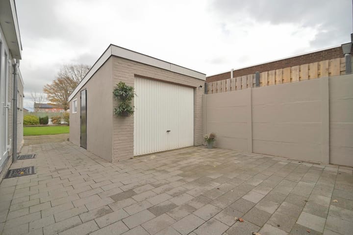 Foto 30 van Bernadettelaan 29