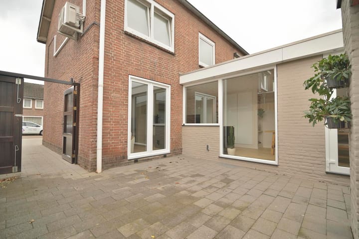 Foto 32 van Bernadettelaan 29