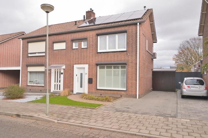 Foto 1 van Bernadettelaan 29