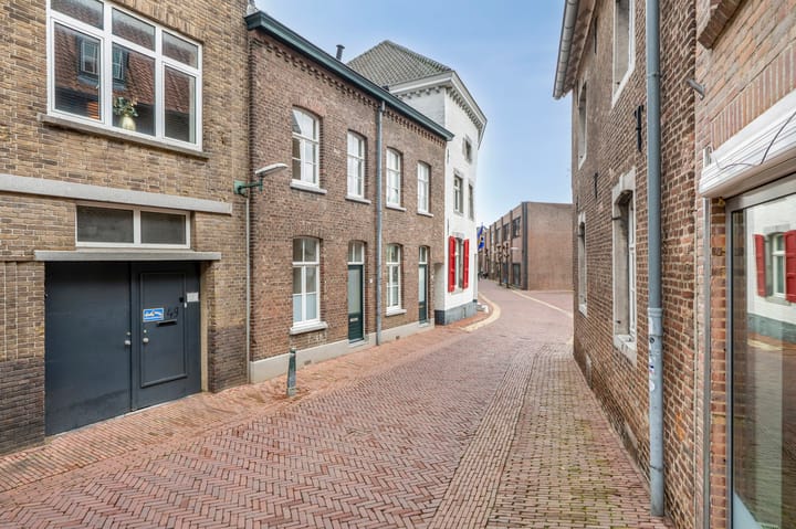 Photo 9 of Helstraat 45