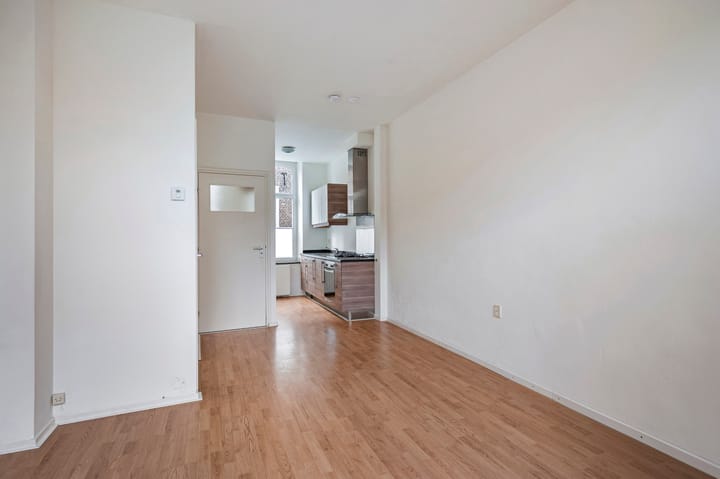 Photo 16 of Helstraat 45