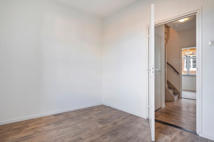 Photo 23 of Helstraat 45