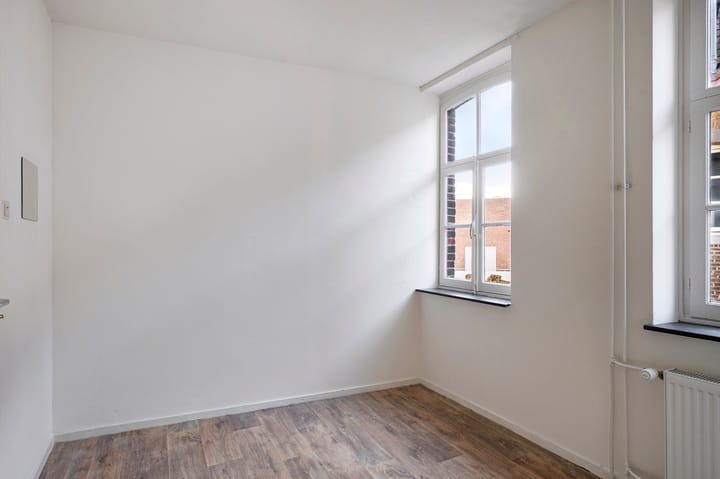 Photo 27 of Helstraat 45