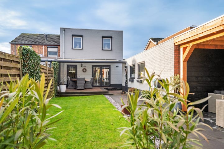 Photo 2 of Wilhelminastraat 25