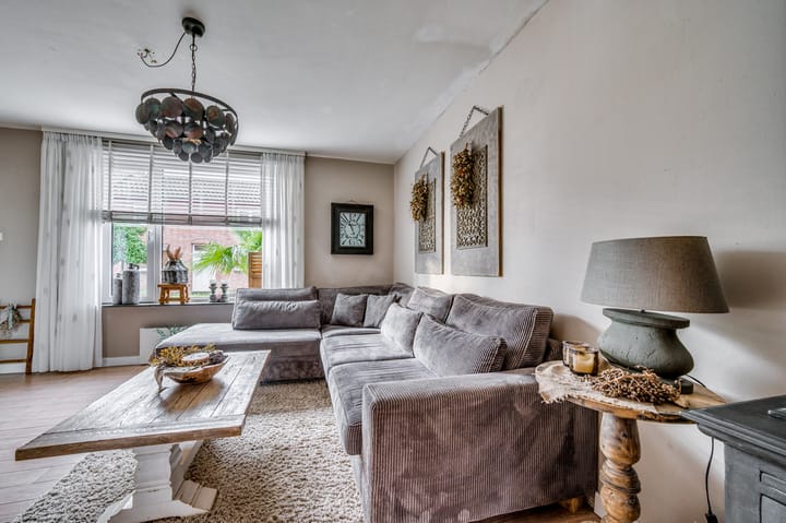 Photo 4 of Wilhelminastraat 25