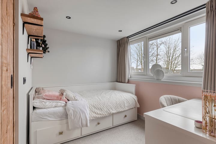 Photo 24 of Oldenbarnevelderweg 40