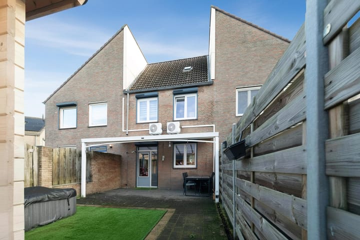 Photo 11 of Jekerstraat 23