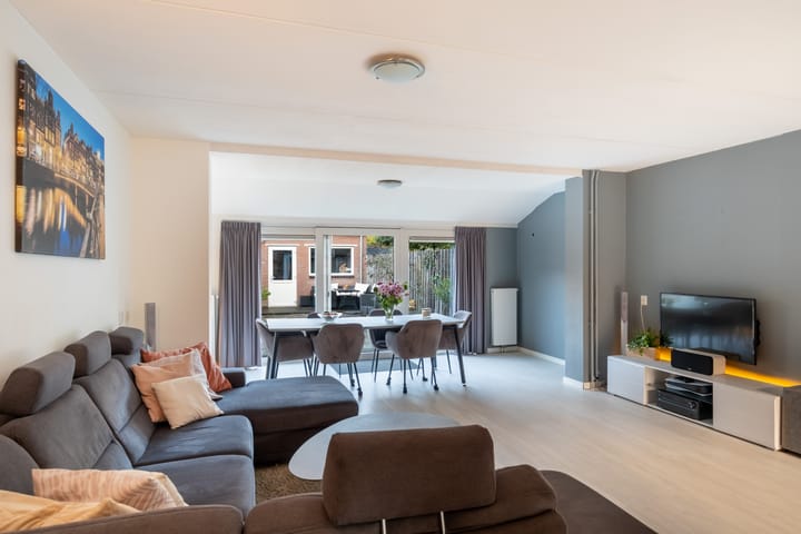 Photo 4 of Teenschillerlaan 32