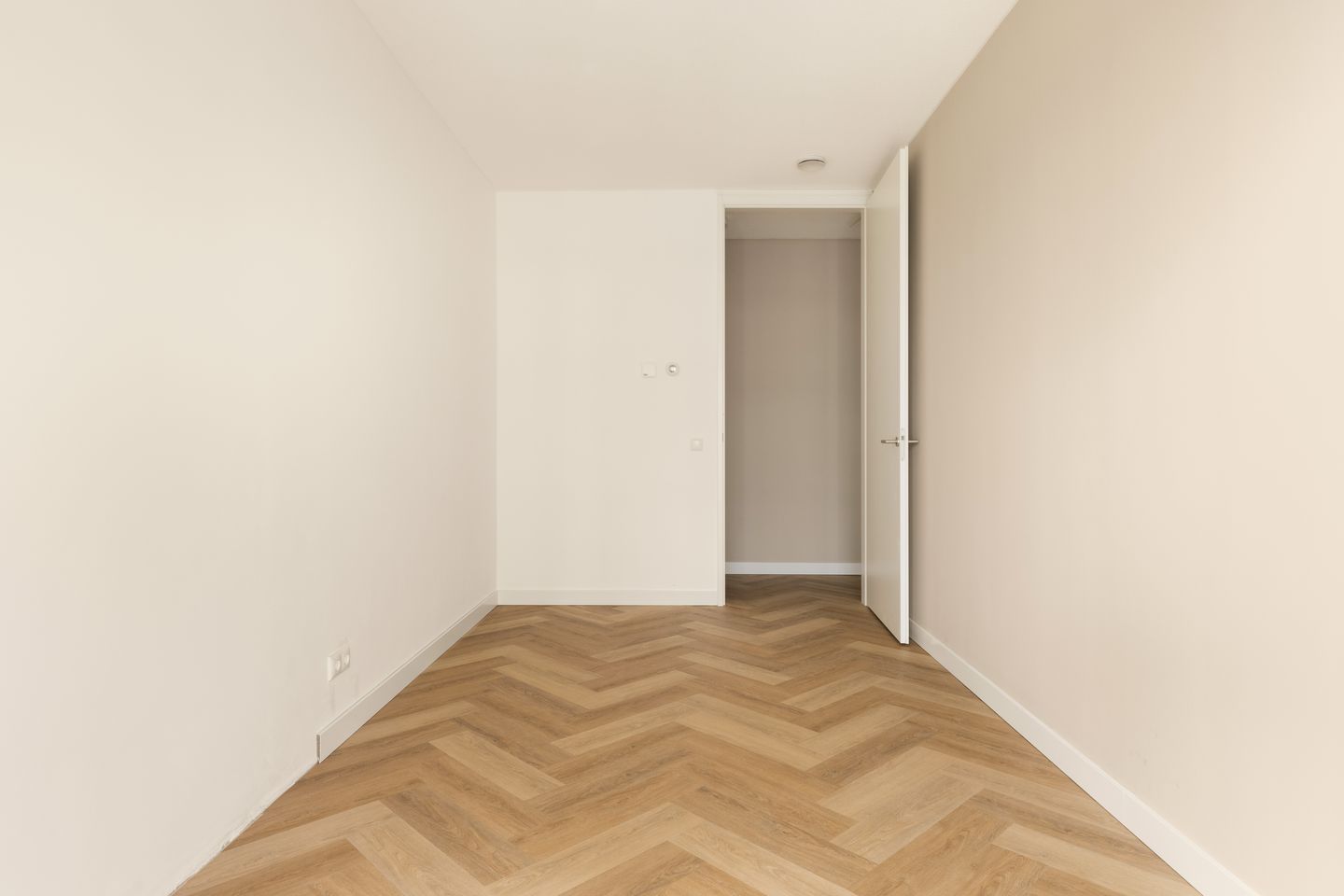 Photo 10 of Niemeyerstraat 61