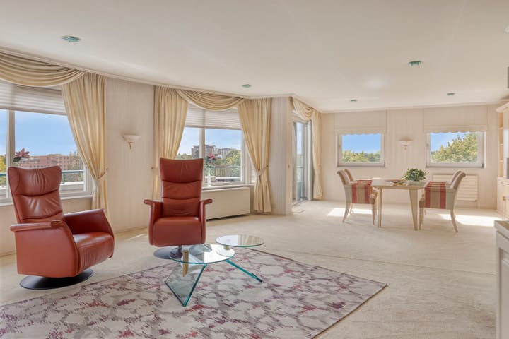 Photo 9 of Leeghwaterstraat 36