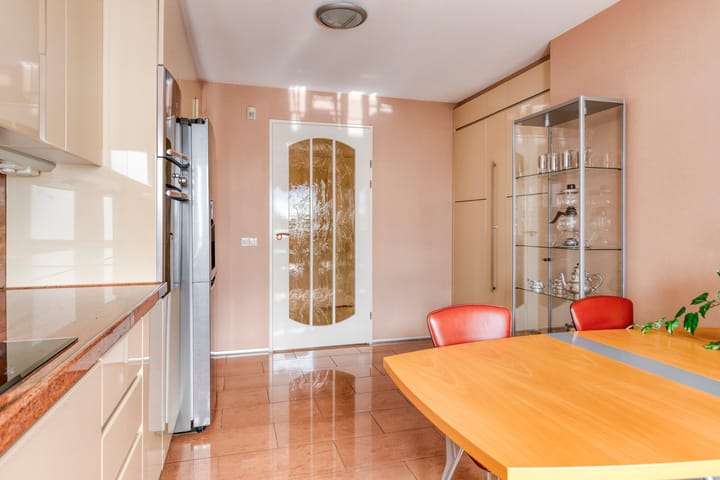 Photo 14 of Leeghwaterstraat 36