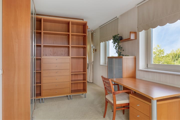 Photo 18 of Leeghwaterstraat 36