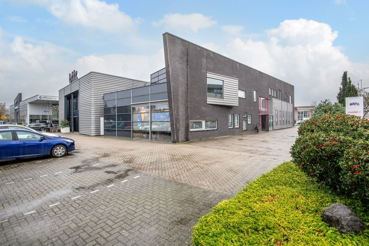 View photo 1 of Newtonstraat 3