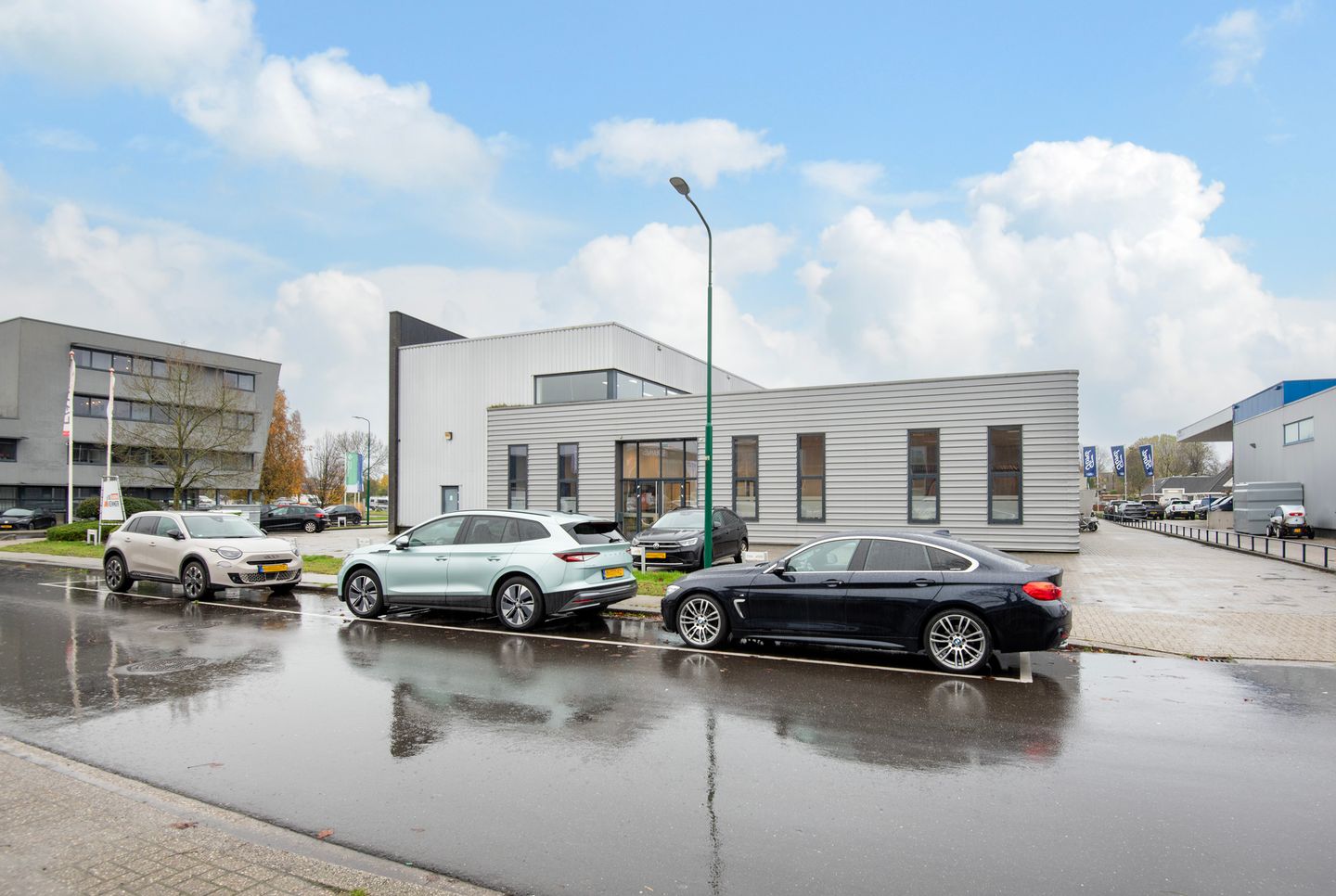 View photo 3 of Newtonstraat 3