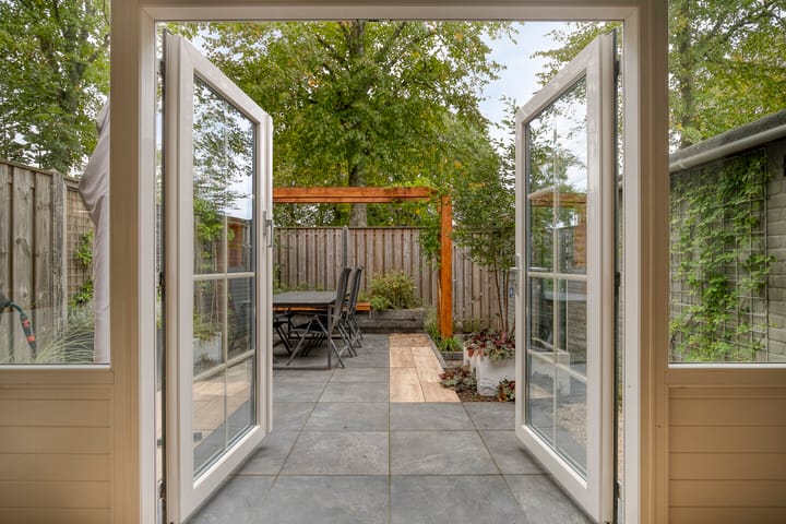 Foto 9 van Warmoeziershof 65