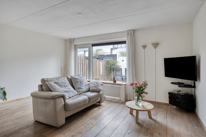 Photo 2 of Weegbree 63