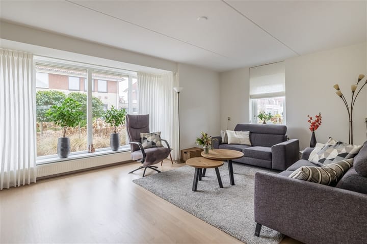 Photo 2 of Jan Tooroplaan 4