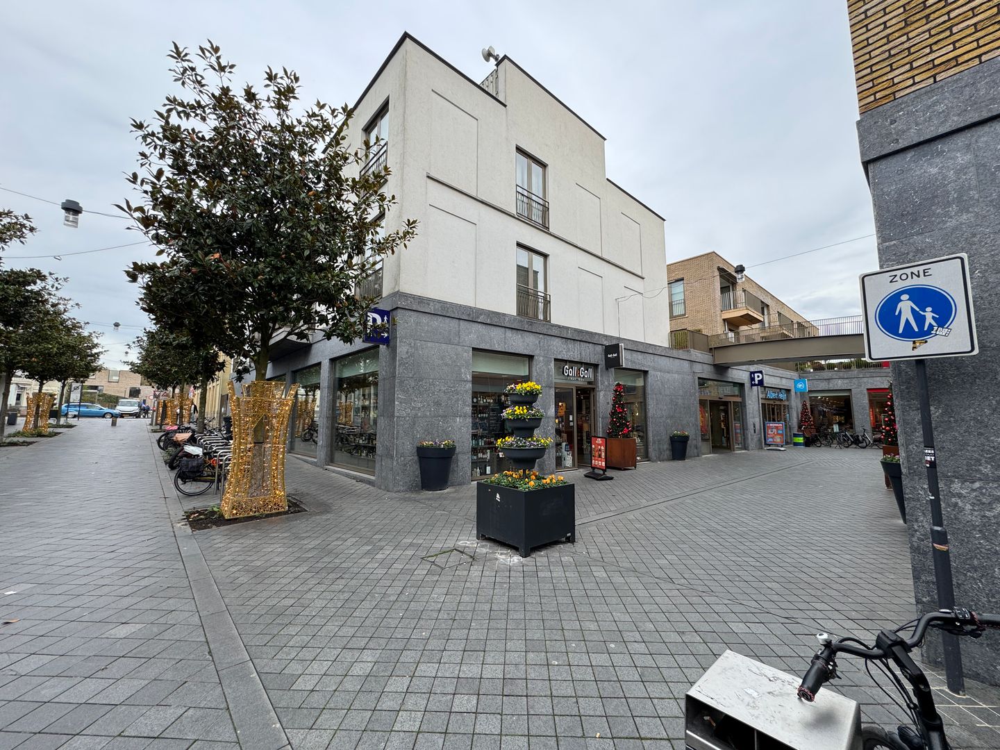 View photo 2 of Irmengard Passage 1