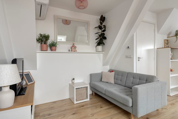 Photo 10 of Tollensstraat 17-2