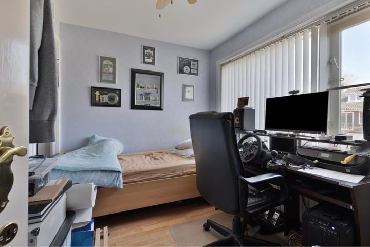 Photo 16 of Hazelaarstraat 75