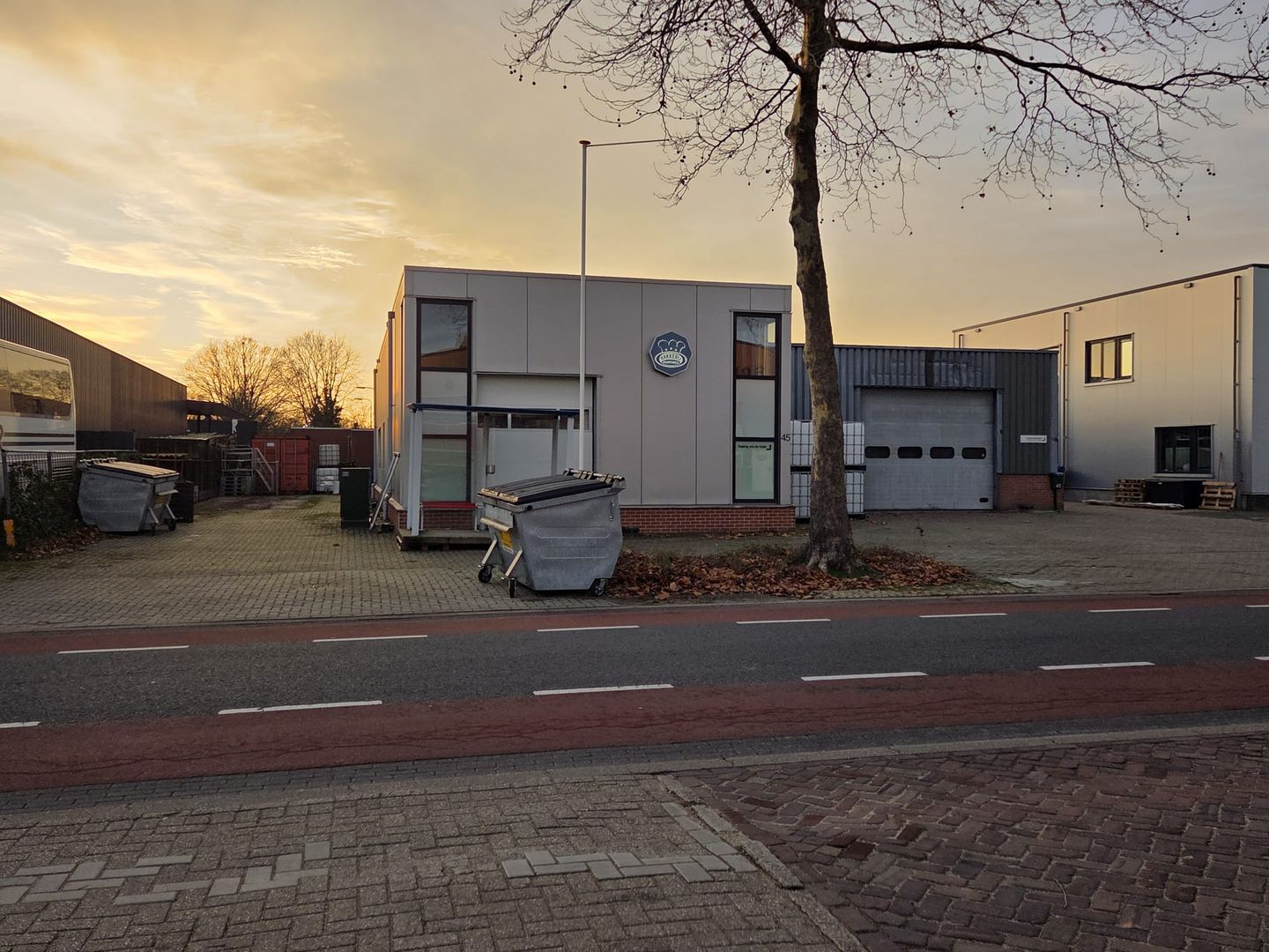 View photo 2 of Bedrijvenweg 45