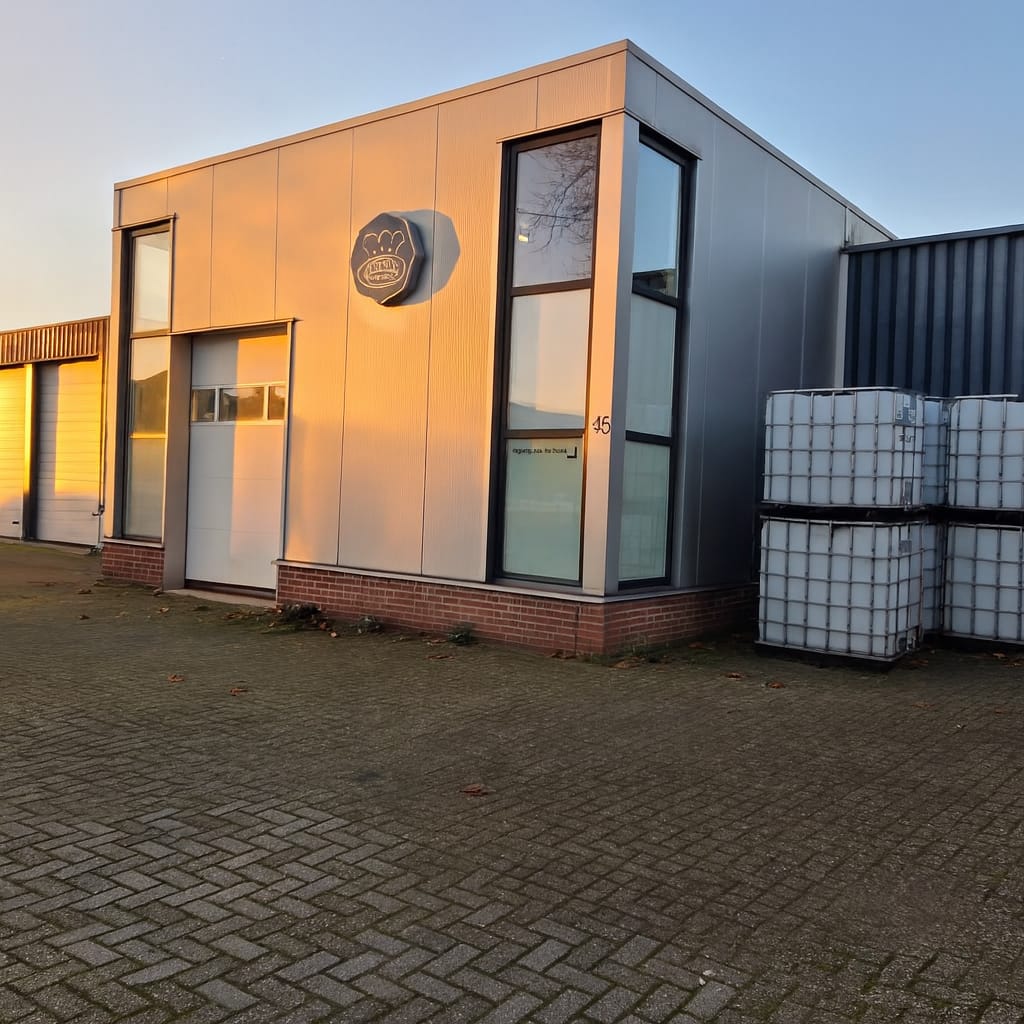 View photo 3 of Bedrijvenweg 45