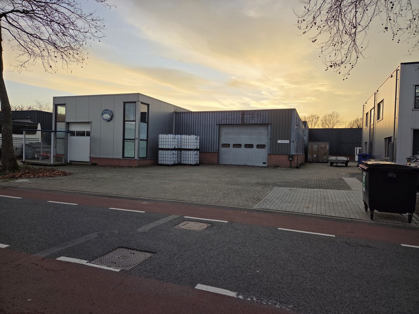 View photo 1 of Bedrijvenweg 45