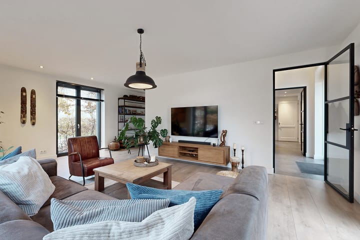 Photo 2 of Herfstvlinder 10