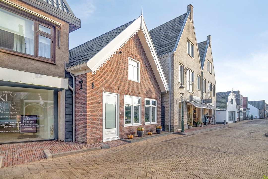 Photo 8 of Hoofdstraat 9